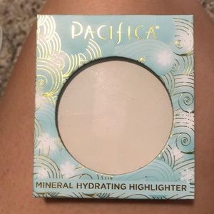 unused organic mineral highlighter